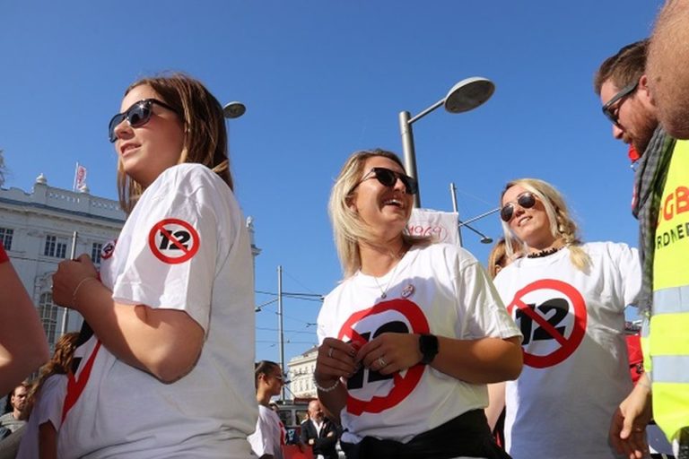 Im Juni demonstrierten in Wien rund 100.000 Menschen gegen den Zwöf-Stunden-Tag. © PRO-GE