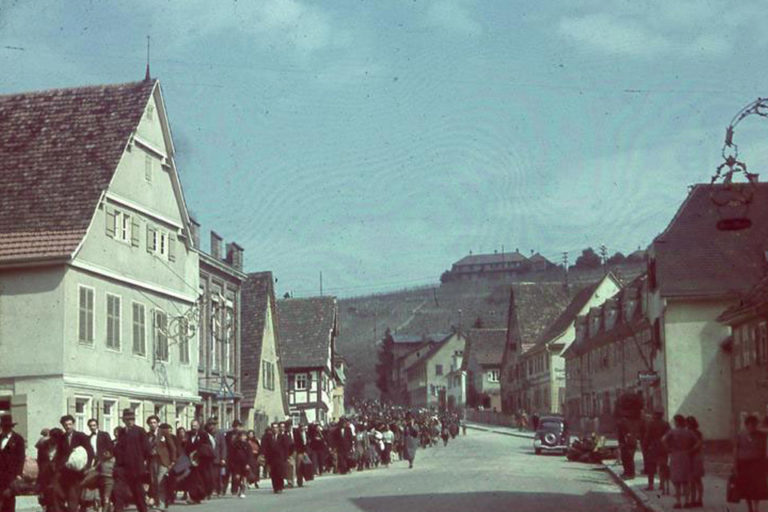 Deportation von Roma und Sinti im Dritten Reich. - © Bundesarchiv, R 165 Bild-244-42/CC-BY-SA 3.0