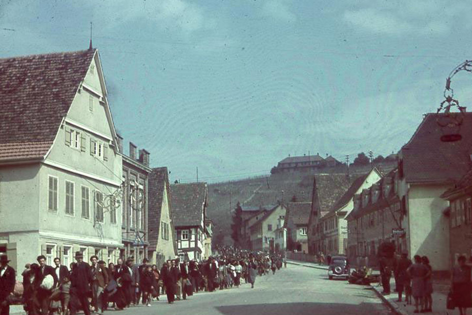 Deportation von Roma und Sinti im Dritten Reich. - © Bundesarchiv, R 165 Bild-244-42/CC-BY-SA 3.0